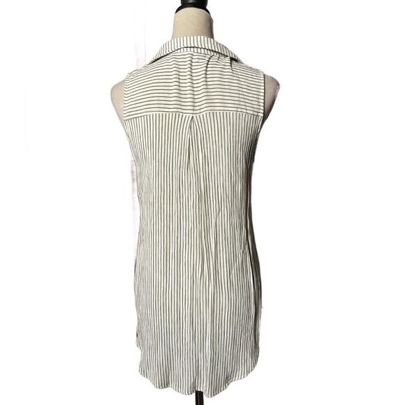 Blue B Collection Ivory & Green Button Down Sleeveless Collared Blouse (Size: M) - Picture 3 of 11